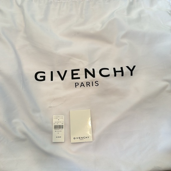 Givenchy Antigona Medium Bag - Picture 9 of 11